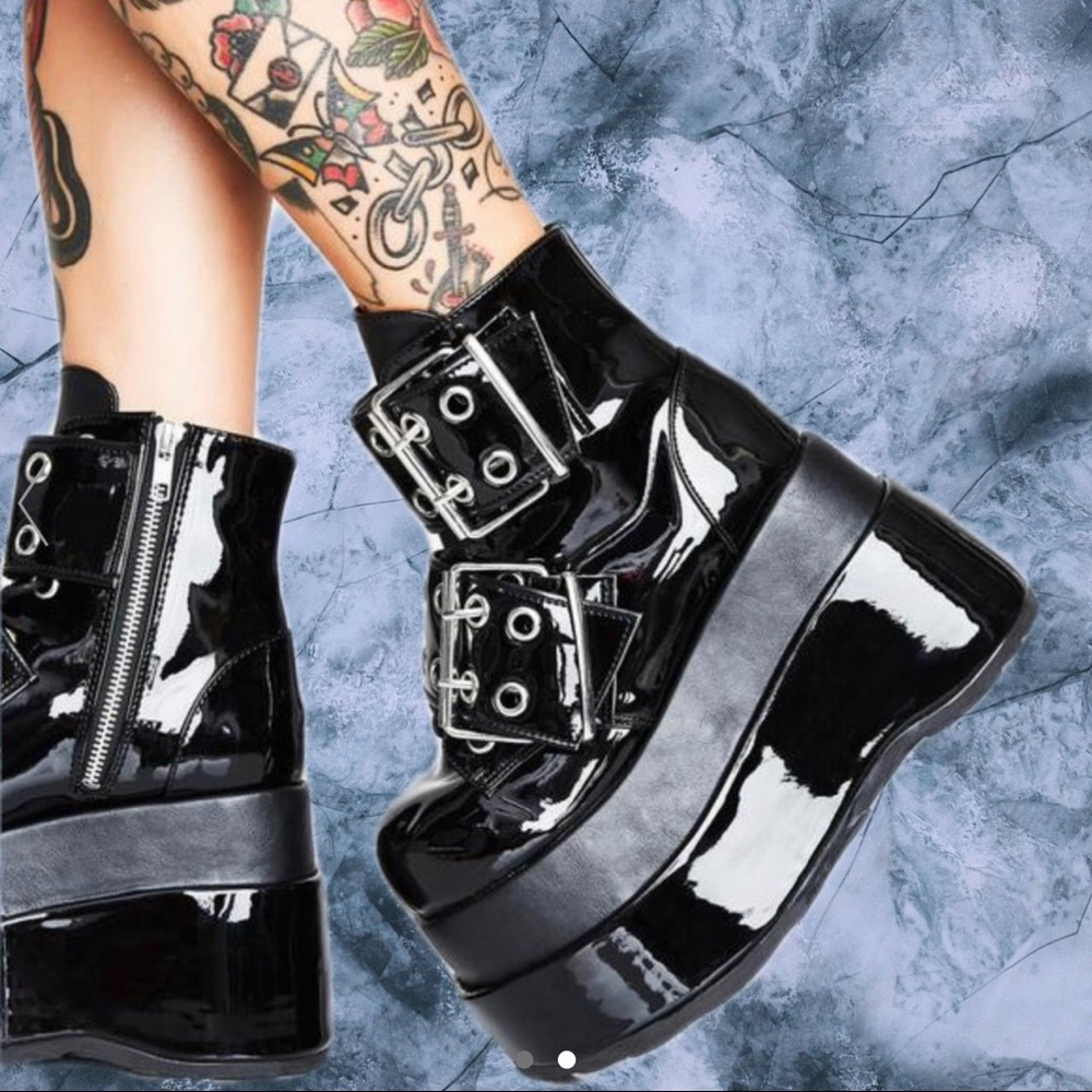 Demonia Bear-104 
4 1/2" (114mm) Tiered Platform